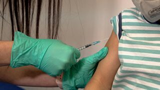 Всяко следващо заразяване с вируса, причиняващ COVID, е далече от безобидно