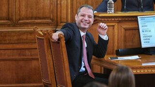 Делян Добрев оправда неплащането на данъци от "Лукойл" по времето на ГЕРБ с евтиното гориво