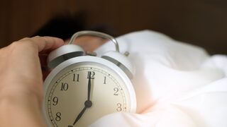 В неделя България преминава към зимното часово време