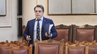 Асен Василев окончателно няма да може да упражни правото си на глас