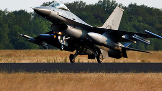 Нидерландия изпраща в Румъния F-16 за Украйна