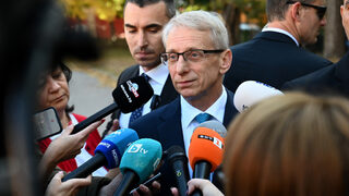Денков: Председателят на ДАНС отказва да смени заместника си, предизвикал скандала с машините