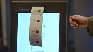 Шефът на "<span class="highlight">Сиела</span>" обвини изборната комисия, че е поръчала скъпа и некачествена хартия за машините