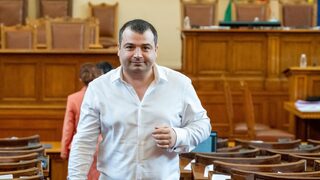За Бачийски последните събития са плод на "добре режисиран сценарий от фотостудио Пеевски"