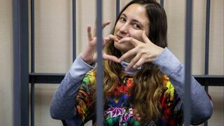 До 8 години затвор за Саша, която протестира с етикети в супермаркет срещу войната в Украйна