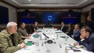 Бивш шеф на НАТО, близък до Украйна, предложи тя да влезе без окупираните територии