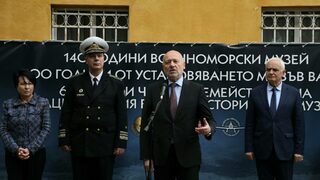 Министърът на отбраната: Вотът на недоверие се иска на база стари и дискутирани проблеми