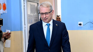 Денков с предложение към ГЕРБ: Изчакайте ротацията на премиерите и отменете дерогацията