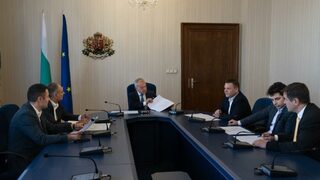 Гълъб Донев събра в президентството бивши министри заради енергийната политика на страната