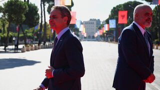 Гърция блокира преговорите на Албания с ЕС, пише EurActiv