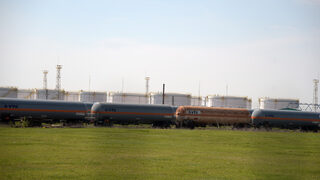 "Капитал": Украйна постави български <span class="highlight">петролни</span> <span class="highlight">бази</span> в черен списък на вносителите
