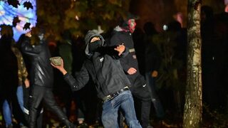 Протестът срещу БФС доведе до сблъсъци между фенове и полиция, има ранени