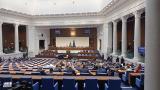 С нова демонстрация ГЕРБ и ДПС оставиха на изчакване вота на недоверие към кабинета