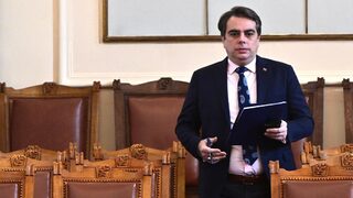 Асен Василев заяви, че "Лукойл Нефтохим" всява страх, може да изнася неруски <span class="highlight">нефтопродукти</span>