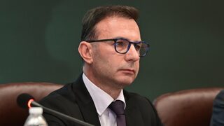 Цитат на деня: Футболните фенове да проявяват комплексарщината и мъжеството си в библиотеки и спортни зали