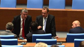 Парламентът одобри споразумението с Украйна за изпращането на бронирана транспортна техника