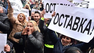 Снимка на деня: Земеделци и животновъди протестират с искания за пари или оставки