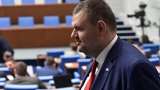 Делян Пеевски и БСП призоваха премиера да излезе да чисти