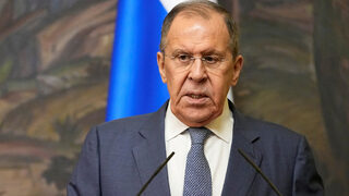 Лавров обяви, че София е обещала на Скопие да пусне самолета му <span class="highlight">за</span> среща на <span class="highlight">ОССЕ</span>