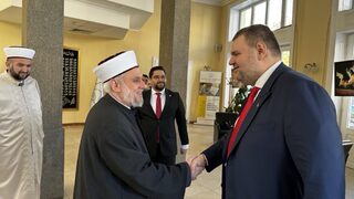 Едно наум: Пеевски обеща пълна държавна подкрепа за Главното мюфтийство