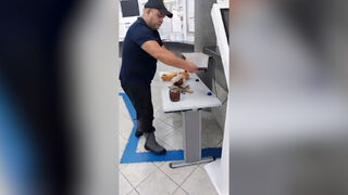 Мъж си направи сандвичи в енергото в Силистра, защото 24 часа няма ток у дома