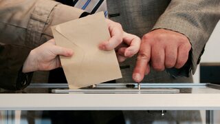 Правителството на Гърция ще предложи избиране на евродепутати и по пощата