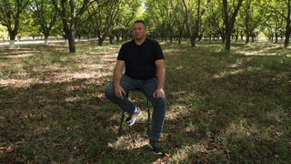 "Те, фермерите": био орехите на Георги Василев (видео)