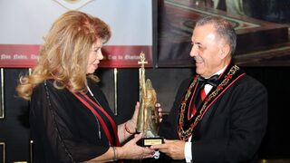 Едно наум: Илияна Йотова бе провъзгласена за "Рицар на годината" от организация, подражаваща на тамплиерите