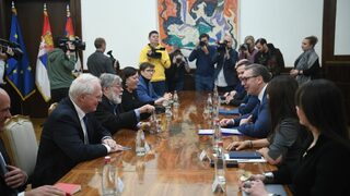 "Компютърен гений е сърбин": Вучич даде гражданство на <span class="highlight">Стив</span> <span class="highlight">Возняк</span>