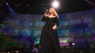 Певицата Адел беше отличена с награда за лидерство в развлекателната индустрия