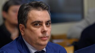 Асен Василев няма да позволи "Лукойл" да продаде рафинерията на подставено лице или <span class="highlight">офшорна</span> фирма