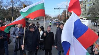 Ценители на паметника блокираха за кратко Орлов мост