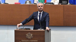Костадин Костадинов заплаши със съд "евроатлантическата шайка" заради премахването на паметника
