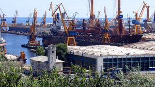 <span class="highlight">Констанца</span> пуска допълнителна котвена стоянка за транзита на украинско зърно