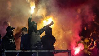 Културно, без събличане и рекет: фенове на "Левски" поканиха Сираков на среща