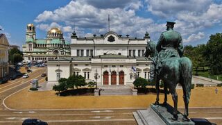 2023: За света думата на годината е ChatGPT. За България – некоалиция