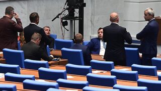 "Възраждане" и "Има такъв народ" ще сезират съда за промените в Конституцията