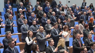 Бутонът "enter", "съдът на Пеевски": Политиците с разнопосочни обвинения след решението на КС