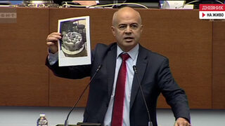 Предозиране: Коледни торти с отрязани глави доведоха до искания за оставки в парламента