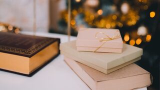 Книги за коледен подарък – издателите препоръчват