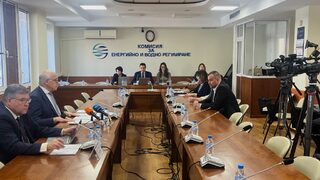 Регулаторът очаква цената на газа да падне с 11% през януари