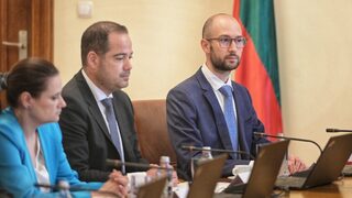 Зам.-министър на финансите: Обективно живеем по-добре, инфлацията пада бързо