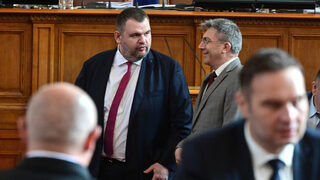 Пеевски е извинил всички <span class="highlight">отсъствия</span> на Мустафа Карадайъ от парламентарните заседания