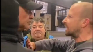 Свалени украински знамена: Руски опозиционер се оплака от насилие на концерт в София, охраната отрича