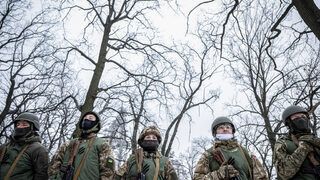 Украинското общество още не е разделено от войната, но Киев трябва да внимава