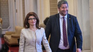 Десислава Атанасова е недопустим избор за конституционен съдия