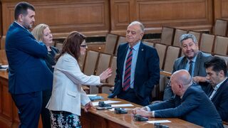 Спешната безпомощност пред лицето на Конституционния съд