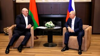Лукашенко поиска въоръжени улични патрули да пазят гражданите "поне с пистолети"