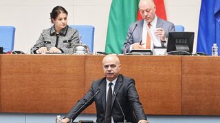 "Възраждане" и БСП имат възражения как са оформени проектите за решения