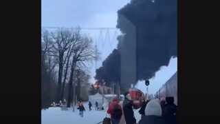 Украински дрон удари петролно депо в Брянска област на Русия (видео)